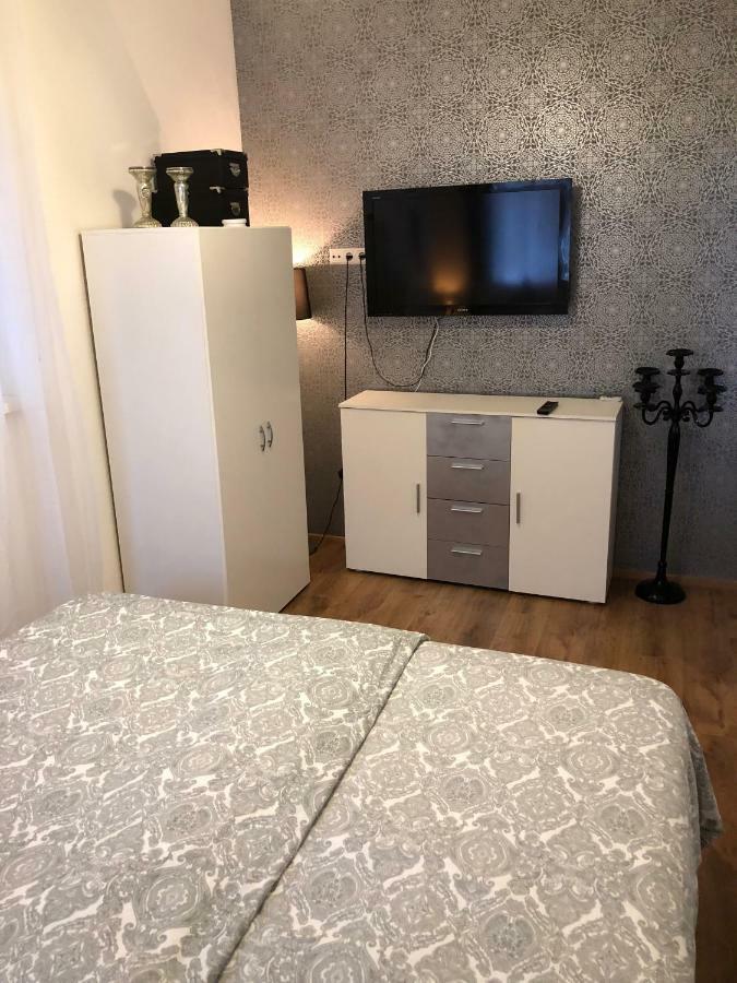 Modernes Und Gemuetliches Appartment Mit Terrasse, Stadtnah Ravensbourg Extérieur photo